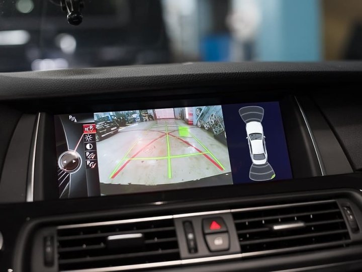 Камера заднього виду для авто: як вибрати, роздільна здатність, кут огляду та сумісність