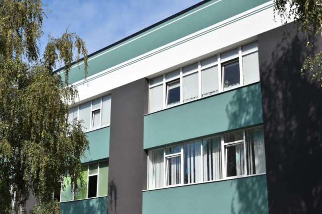 Показали, який вигляд має гімназія №4 у Луцьку після капремонту фасаду. ФОТО