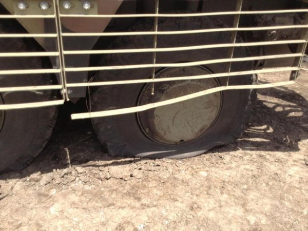 Український БТР після обстрілу. ФОТО