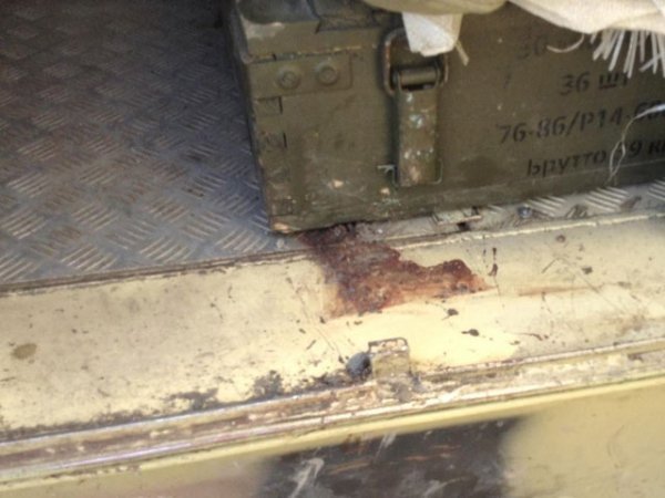 Український БТР після обстрілу. ФОТО