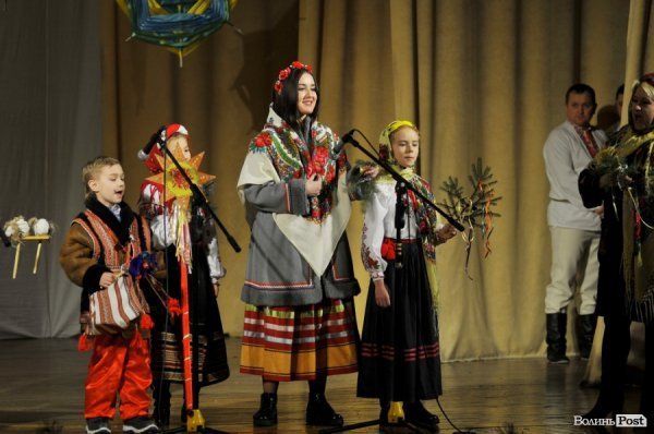 Фото з фестивалю вертепів у Луцьку