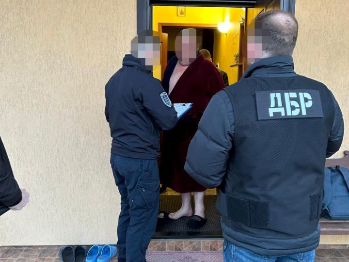 ДБР зловило хмельничанина, який знімав ухилянтів із розшуку ТЦК