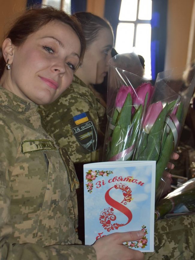 (Не) жіноче обличчя війни: як вітали військових з волинської бригади. ФОТО