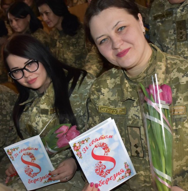 (Не) жіноче обличчя війни: як вітали військових з волинської бригади. ФОТО