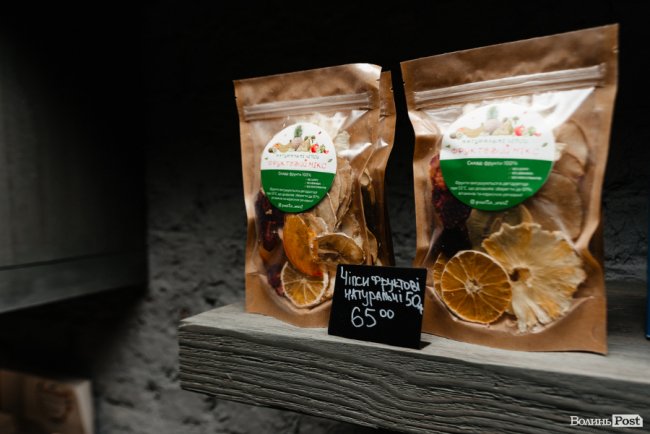 Час небанальних і красивих подарунків: де у Луцьку купити набори із корисних смаколиків*