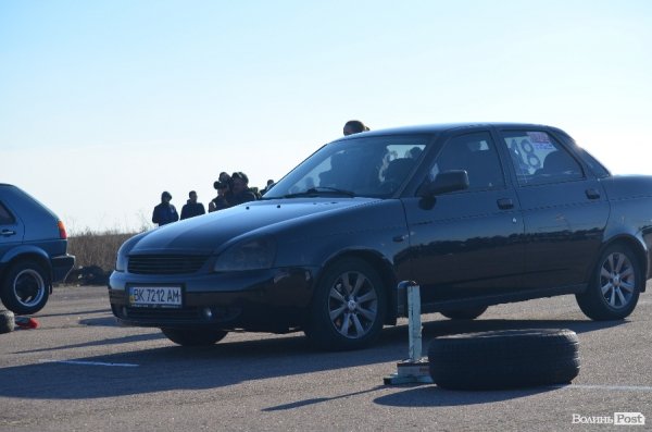 Під Луцьком відбувся чемпіонат з дрег-рейсингу. ФОТО