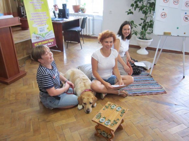 У Луцьку діти читали собакам книжки. ФОТО