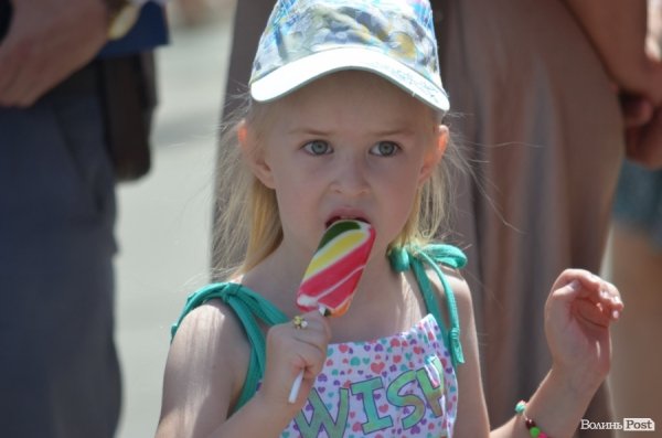 У Луцьку відзначили День молоді та День Конституції. ФОТО