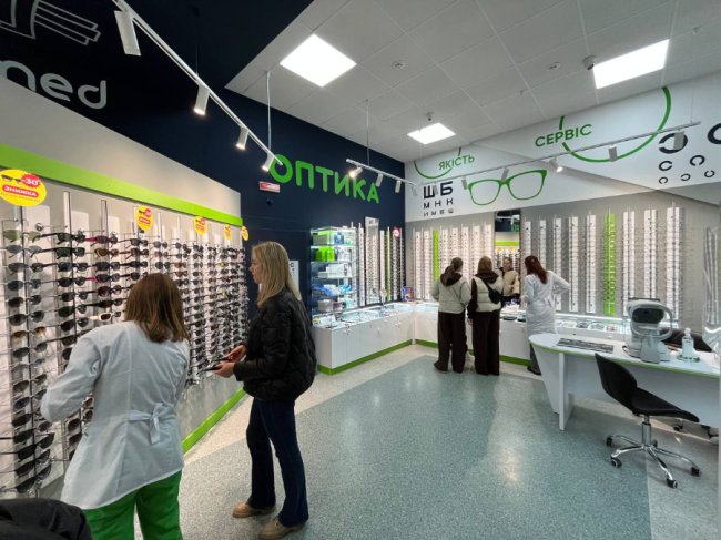 У Луцьку відкрилася найбільша мережа аптек та оптик Biomed: акції для перших відвідувачів