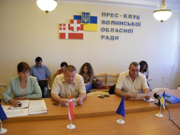 Депутати бояться, що за 12 годин не довезуть свіже молоко в шкільні їдальні