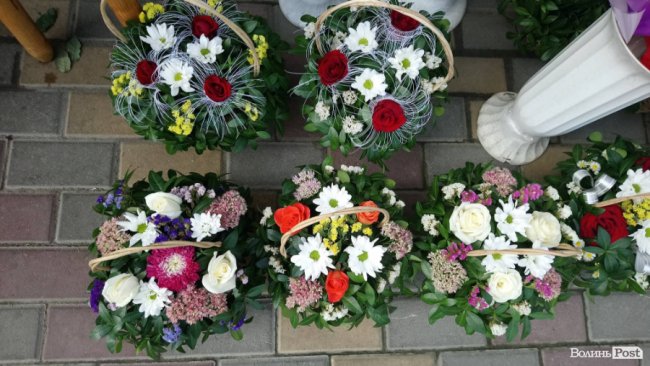 «Квітковий бум» на перший дзвоник: ціни в Луцьку. ФОТО
