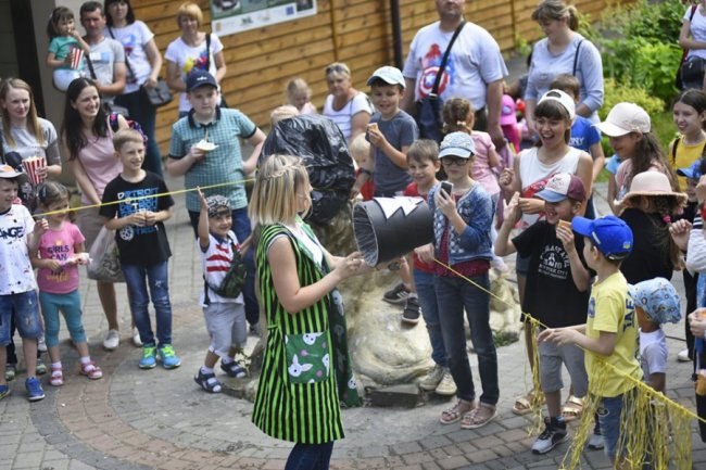 Як у луцькому зоопарку особливі дітки город садили. ФОТО