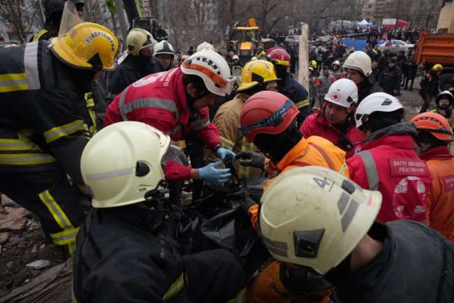 Кількість загиблих від удару по 9-поверхівці в Одесі зросла до 5