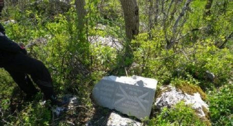 Вандали зруйнували в окупованому Криму пам'ятник депортованим татарам. ФОТО