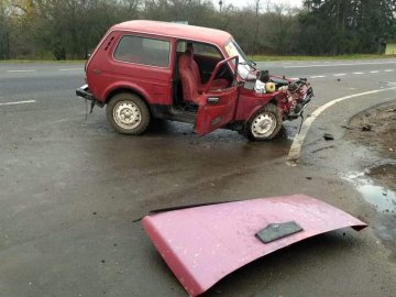 На трасі Рівне-Володимир-Волинський зіткнулися дві автівки: троє постраждалих. ФОТО