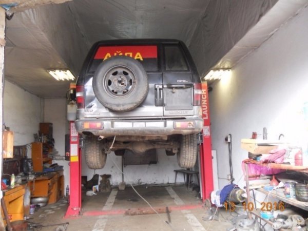 Волинські волонтери відремонтували авто для бійців