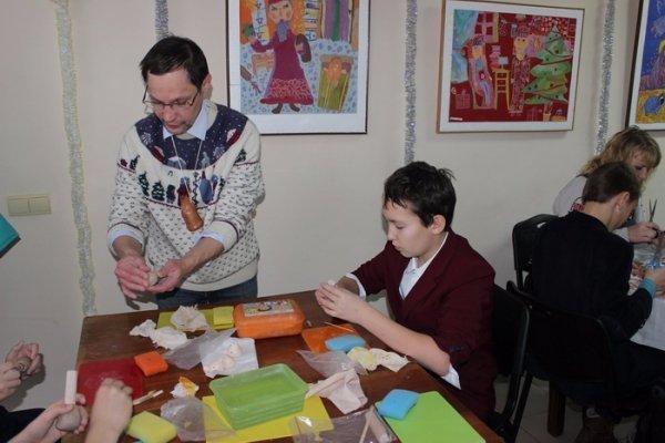 Юних лучан запрошують на «Різдвяну майстерню»