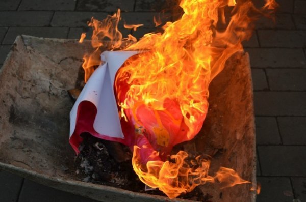 У Луцьку палили символіку СРСР. ФОТО