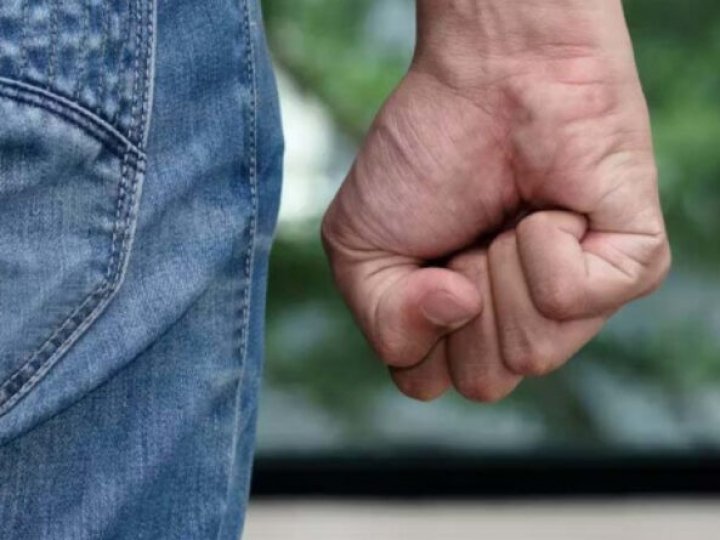 На Ковельській чоловік побив лучанина та пограбував