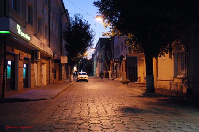 Опублікували чарівні світлини вечірнього Луцька