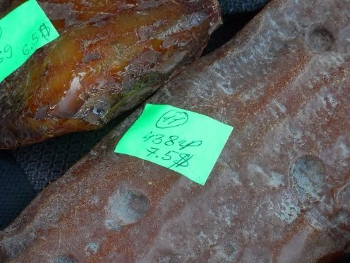 Контрабанда по-волинськи: замість подушки безпеки - понад кілограм бурштину. ФОТО