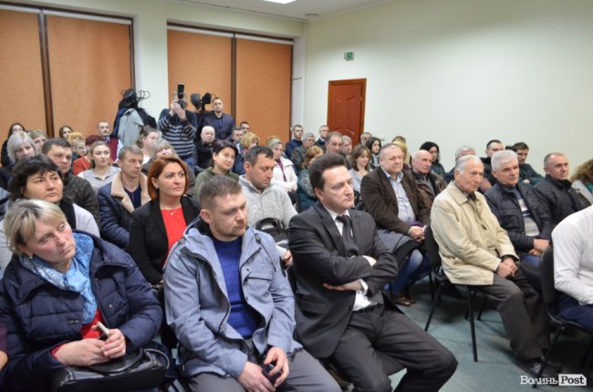 Гідні зарплати та відсіч Росії: про що кандидат в Президенти Валентин Наливайченко говорив з лучанами*