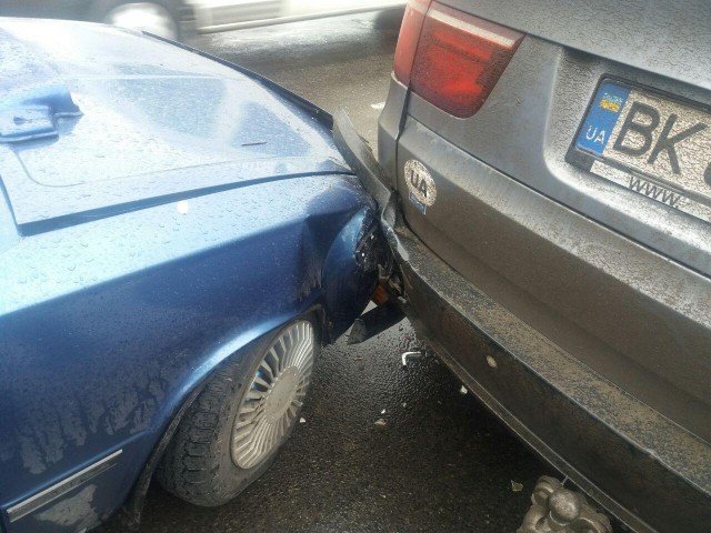 У Луцьку за 3 години - 6 аварій. ФОТО