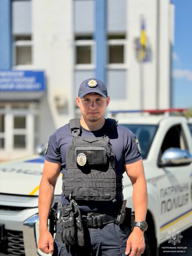 У Луцьку патрульні підтримали 8-річну дівчинку, яка перебувала в укритті без дорослих