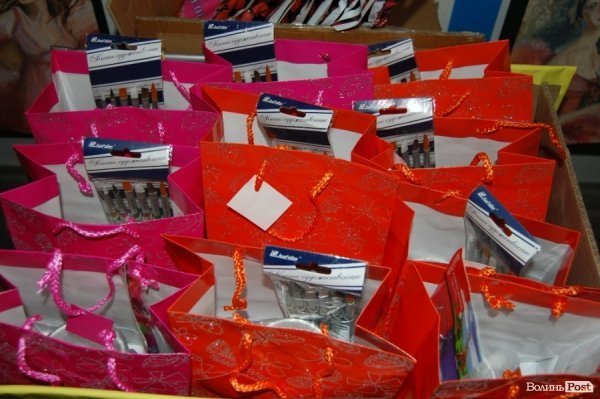 У луцькій мистецькій галереї – сотні дитячих малюнків. ФОТО 