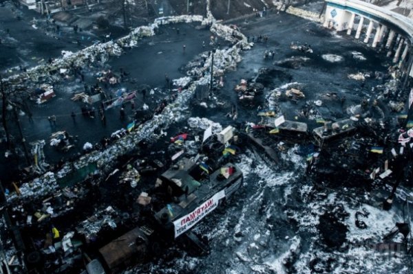 Барикади на Грушевського з висоти пташиного польоту. ФОТО