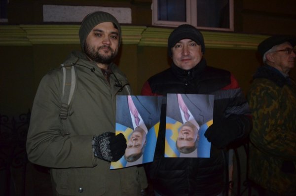 Під прокуратурою Волині - пікет з перевернутими «Януковичами». ФОТО 