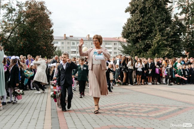 У Луцькому НВК №26 пролунав перший дзвінок. ФОТОРЕПОРТАЖ