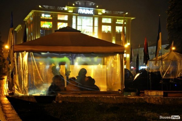Вечірній Євромайдан у Луцьку. ФОТО