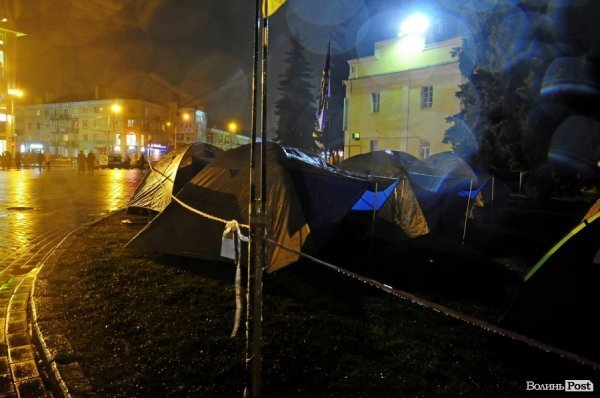 Вечірній Євромайдан у Луцьку. ФОТО