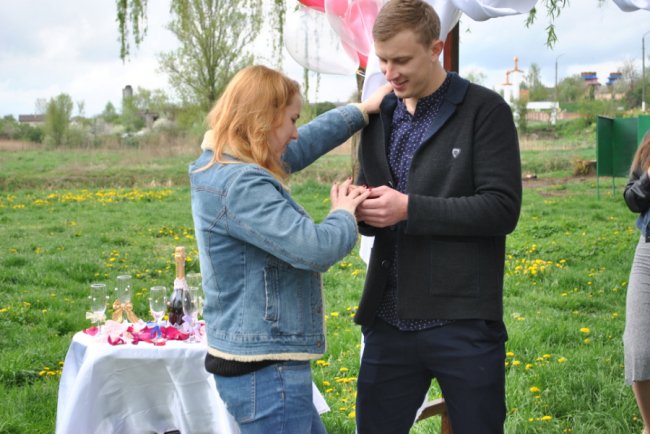 Їхала рятувати коханого, а стала нареченою: романтична історія освідчення на Волині. ФОТО