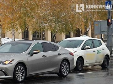 Аварія в Луцьку: таксі врізалося у Lexus