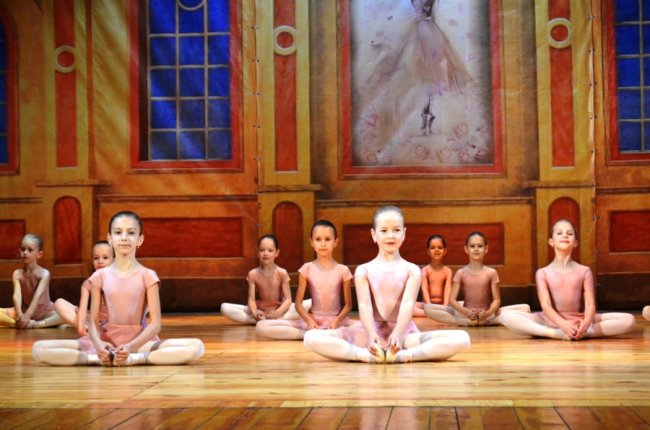 Грація, витонченість, краса: луцька студія танцю показала клас-концерт. ФОТО