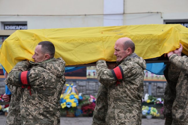 Загинув за вільну Україну: як Луцьк прощався з Героєм Сергієм Ткачем