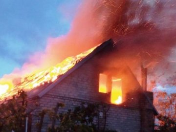 На Волині горіли два житлові будинки
