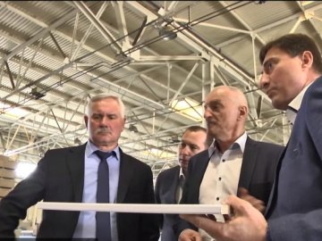 Лікарня, шахти, «Кроноспан»: Савченко «проінспектував» Нововолинськ