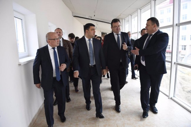 Володимир Гройсман поділився враженнями про перинатальний центр у Луцьку. ФОТО