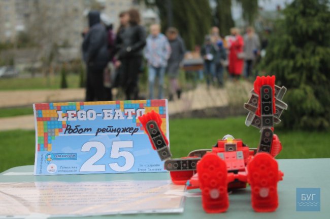 У місті на Волині відбувся конкурс-виставка роботів Lego. ФОТО