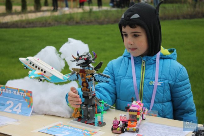 У місті на Волині відбувся конкурс-виставка роботів Lego. ФОТО
