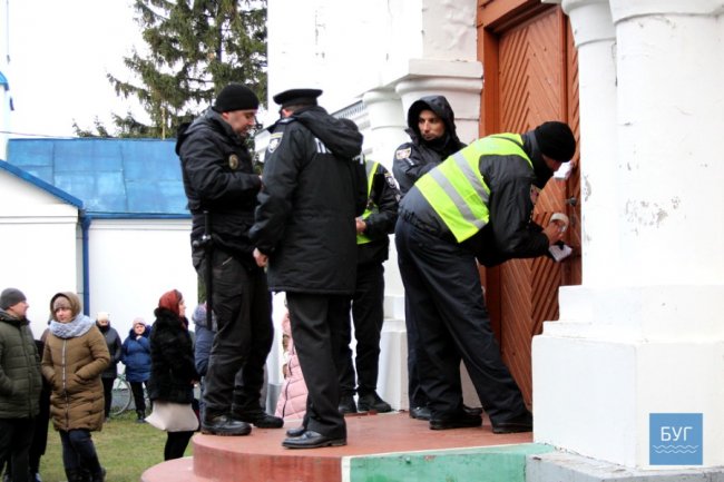 У селі на Волині віряни воюють за храм. ФОТО