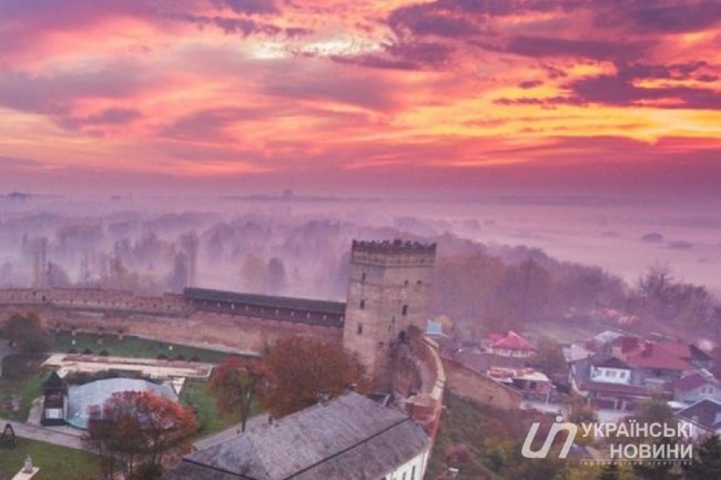 Осіння казка: неймовірні фото Луцького замку