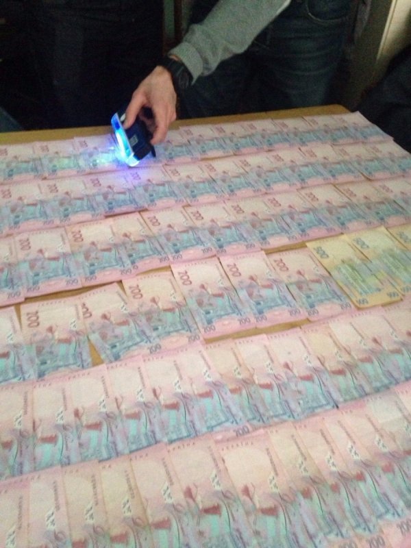 Заступника начальника управління Держпраці затримали на хабарі. ФОТО