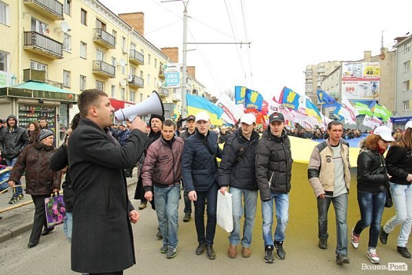 Акція «Вставай, Україно!» розпочалася в Луцьку. ФОТО. ОНОВЛЕНО