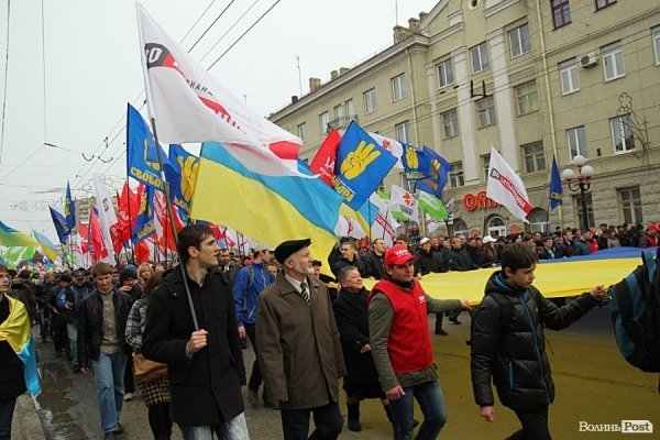 Акція «Вставай, Україно!» розпочалася в Луцьку. ФОТО. ОНОВЛЕНО