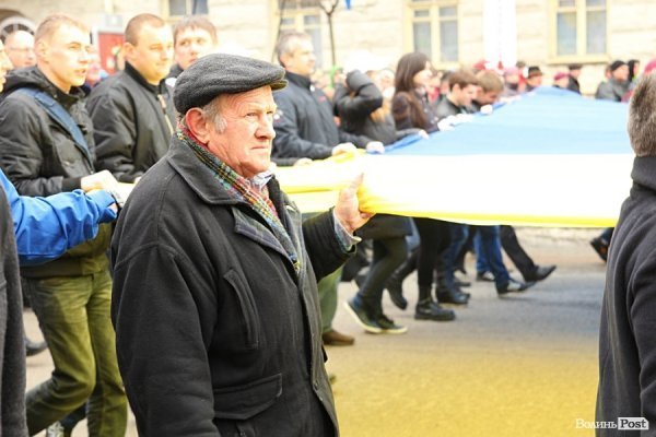 Акція «Вставай, Україно!» розпочалася в Луцьку. ФОТО. ОНОВЛЕНО