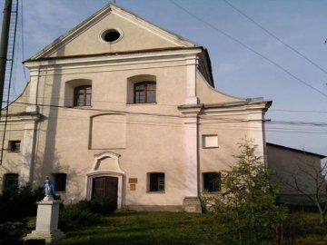 В історичному монастирі на Волині незаконно розмістили кав'ярню і кондитерський цех 